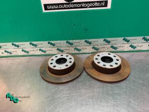 Used Front brake disc Volkswagen Touran (1T1/T2) 1.4 16V TSI 140 Price € 40,00 Margin scheme offered by Autodemontagebedrijf Otte