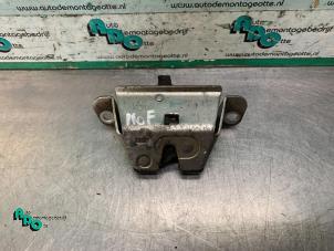 Used Tailgate lock mechanism Toyota Aygo (B10) 1.0 12V VVT-i Price € 10,00 Margin scheme offered by Autodemontagebedrijf Otte