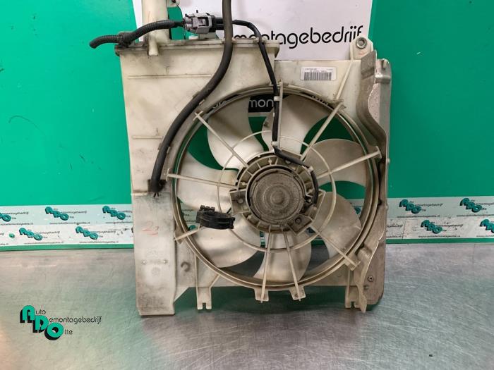 Cooling fans from a Toyota Aygo (B10) 1.0 12V VVT-i 2006