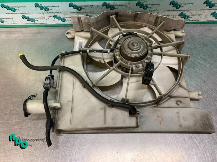 Cooling fans from a Toyota Aygo (B10) 1.0 12V VVT-i 2006