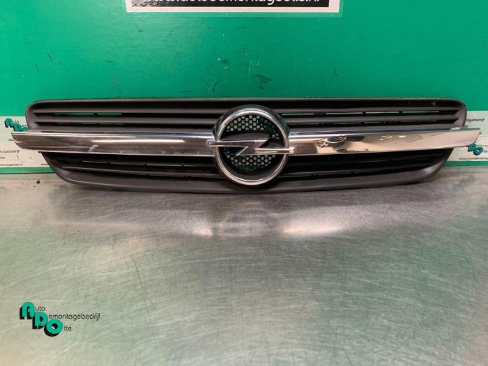 Używane Grill Opel Meriva (A) 1.6 Cena € 20,00 Procedura marży oferowane przez Autodemontagebedrijf Otte