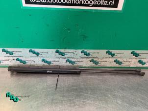 Used Set of tailgate gas struts BMW 3 serie Compact (E46/5) 316ti 16V Price € 25,00 Margin scheme offered by Autodemontagebedrijf Otte