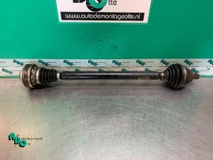 Used Front drive shaft, right Volkswagen Caddy III (2KA,2KH,2CA,2CH) 1.6 TDI 16V Price € 60,00 Margin scheme offered by Autodemontagebedrijf Otte