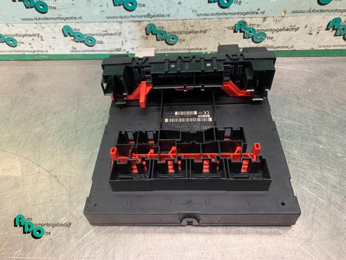 Fuse box Audi A3 8P0907279A BOSCH Autodemontagebedrijf Otte