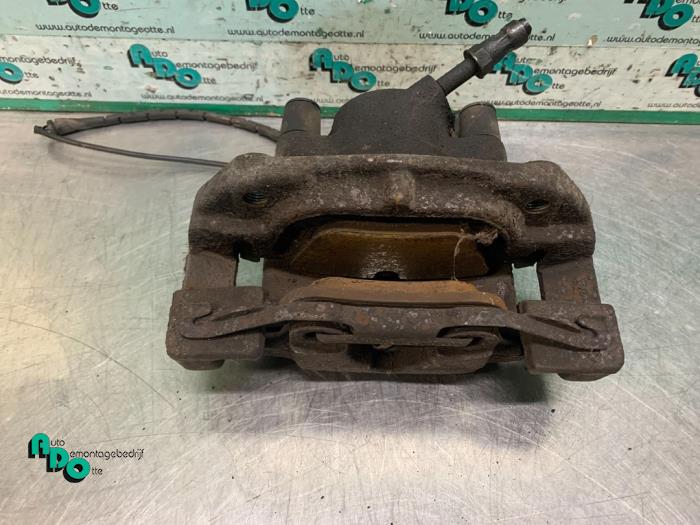 Gebrauchte Bremszange links vorne BMW 3 serie Compact (E46/5) 316ti 16V Preis € 25,00 Margenregelung angeboten von Autodemontagebedrijf Otte