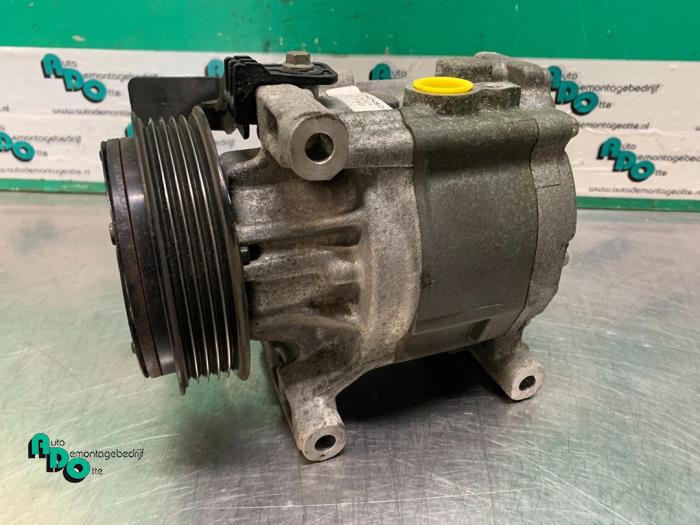 Air conditioning pump from a Fiat 500C (312) 1.2 69 2011