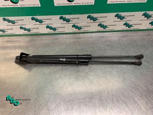 Used Set of tailgate gas struts Peugeot 208 I (CA/CC/CK/CL) 1.4 HDi Price € 15,00 Margin scheme offered by Autodemontagebedrijf Otte