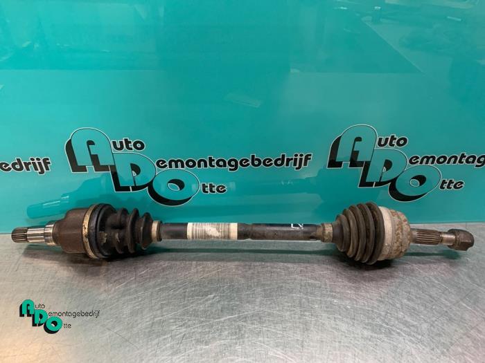 Front drive shaft, left from a Peugeot 208 I (CA/CC/CK/CL) 1.4 HDi 2012