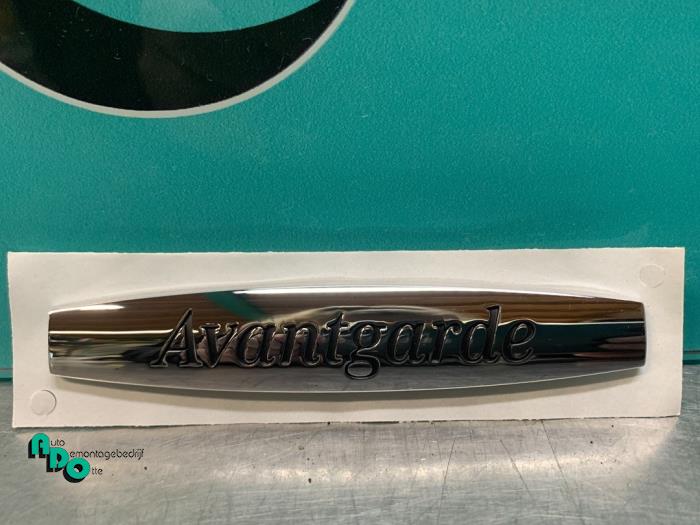 Nya Emblem Mercedes Vito (447.6) 1.6 111 CDI 16V Pris € 18,15 Inklusive moms erbjuds av Autodemontagebedrijf Otte