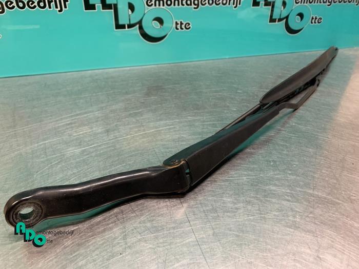 Front wiper arm from a Peugeot 206 SW (2E/K) 1.6 16V 2005