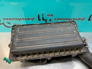 Używane Obudowa filtra powietrza Seat Ibiza IV SC (6J1) 1.4 16V Cena € 20,00 Procedura marży oferowane przez Autodemontagebedrijf Otte