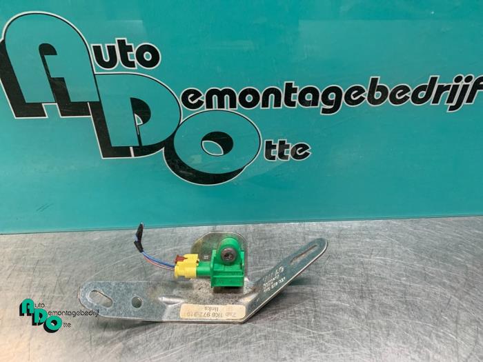 Begagnade Airbagsensor Volkswagen Golf VI (5K1) 1.6 TDI 16V Pris € 10,00 Marginaltabell erbjuds av Autodemontagebedrijf Otte