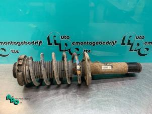 Used Front shock absorber rod, right Volkswagen Caddy Combi III (2KB,2KJ) 1.6 Price € 30,00 Margin scheme offered by Autodemontagebedrijf Otte
