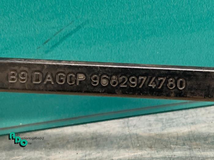 Ramie wycieraczki przedniej z Peugeot Partner (GC/GF/GG/GJ/GK) 1.6 HDI 90 2012
