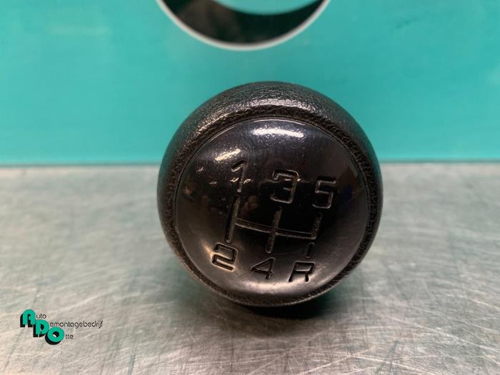 Gear stick knob from a Peugeot Partner (GC/GF/GG/GJ/GK) 1.6 HDI 90 2012