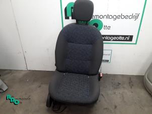 Gebrauchte Sitz rechts Renault Twingo II (CN) 1.2 Preis € 40,00 Margenregelung angeboten von Autodemontagebedrijf Otte