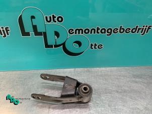 Used Gearbox mount Peugeot 206 CC (2D) 1.6 16V Price € 20,00 Margin scheme offered by Autodemontagebedrijf Otte