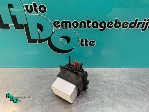 Used Heater resistor Renault Clio III (BR/CR) 1.2 16V TCe 100 Price € 15,00 Margin scheme offered by Autodemontagebedrijf Otte