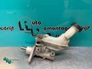 Used Master cylinder Renault Clio III (BR/CR) 1.2 16V TCe 100 Price € 15,00 Margin scheme offered by Autodemontagebedrijf Otte
