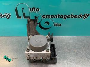 Used ABS pump Renault Clio III (BR/CR) 1.2 16V TCe 100 Price € 25,00 Margin scheme offered by Autodemontagebedrijf Otte