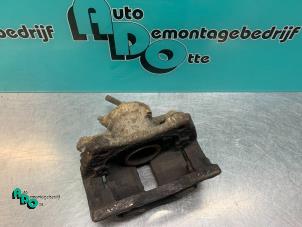 Used Front brake calliper, left Renault Clio III (BR/CR) 1.2 16V TCe 100 Price € 20,00 Margin scheme offered by Autodemontagebedrijf Otte