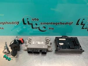 Used Ignition lock + computer Renault Clio III (BR/CR) 1.2 16V TCe 100 Price € 100,00 Margin scheme offered by Autodemontagebedrijf Otte