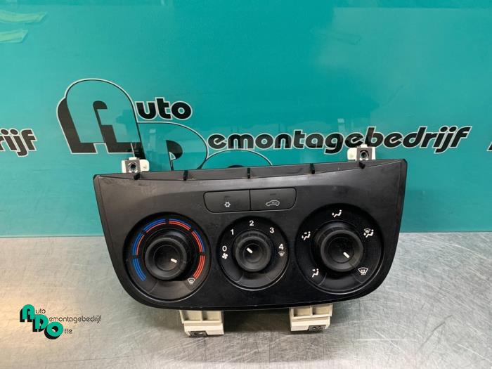 Heater control panel from a Fiat Doblo Cargo (263) 1.6 D Multijet 2014