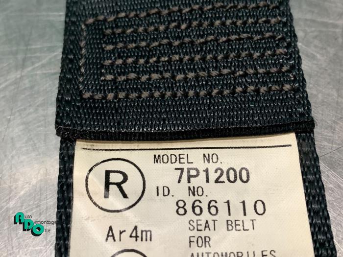 Rear seatbelt, right from a Peugeot 107 1.0 12V 2011