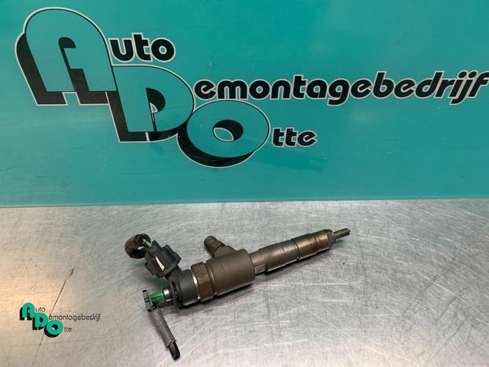 Injector (diesel) from a Peugeot Expert (G9) 1.6 HDi 90 2012