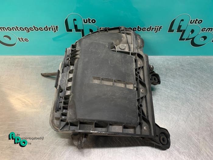Cuerpo de filtro de aire de un Peugeot Expert (G9) 1.6 HDi 90 2012