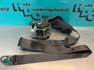Used Front seatbelt, right Peugeot 308 (4A/C) 1.6 VTI 16V Price € 35,00 Margin scheme offered by Autodemontagebedrijf Otte