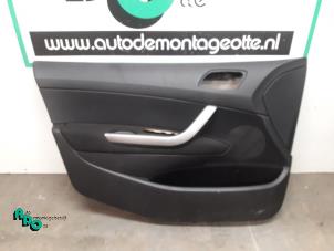 Używane Tapicerka drzwi lewych przednich wersja 4-drzwiowa Peugeot 308 (4A/C) 1.6 VTI 16V Cena € 35,00 Procedura marży oferowane przez Autodemontagebedrijf Otte