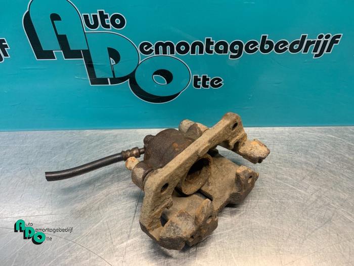 suzuki-samurai-front-brake-callipers-right-stock