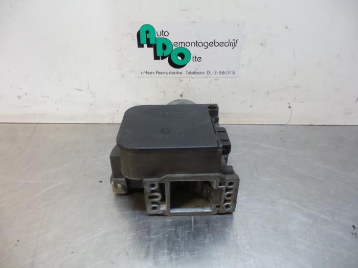Usagé Débitmètre Ford Scorpio I 2.9 i GL,Ghia 4x4 Prix € 40,00 Règlement à la marge proposé par Autodemontagebedrijf Otte