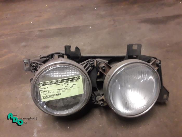 Headlight, right from a BMW 5 serie (E34) 520i 24V 1990
