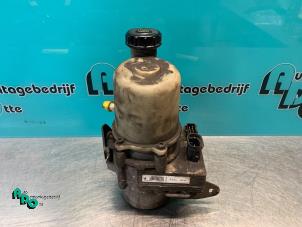 Used Power steering pump Dacia Logan MCV (KS) 1.5 dCi Price € 75,00 Margin scheme offered by Autodemontagebedrijf Otte