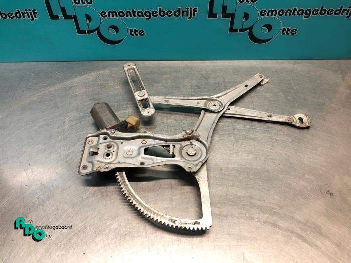 Begagnade Fönstermekanism, 4-dörrars, vänster fram Mercedes E (W210) 2.0 E-200 16V Pris € 25,00 Marginaltabell erbjuds av Autodemontagebedrijf Otte