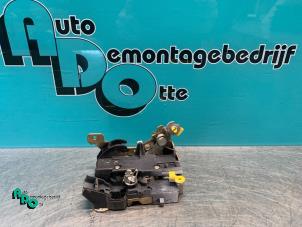 Used Door lock mechanism 2-door, left Opel Movano (4A1; 4A2; 4B2; 4B3; 4C2; 4C3) 1.9 CDTI Price € 25,00 Margin scheme offered by Autodemontagebedrijf Otte