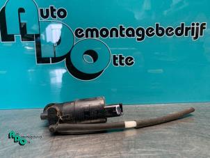 Usados Bomba de limpiaparabrisas delante Peugeot 107 1.0 12V Precio € 10,00 Norma de margen ofrecido por Autodemontagebedrijf Otte