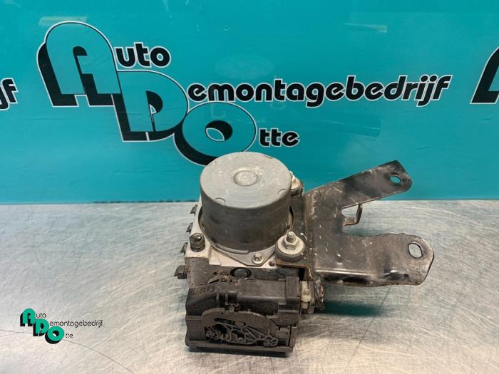 Używane Pompa ABS Peugeot 107 1.0 12V Cena € 15,00 Procedura marży oferowane przez Autodemontagebedrijf Otte