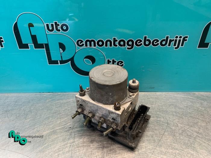 Usagé Bloc ABS Peugeot 107 1.0 12V Prix € 15,00 Règlement à la marge proposé par Autodemontagebedrijf Otte