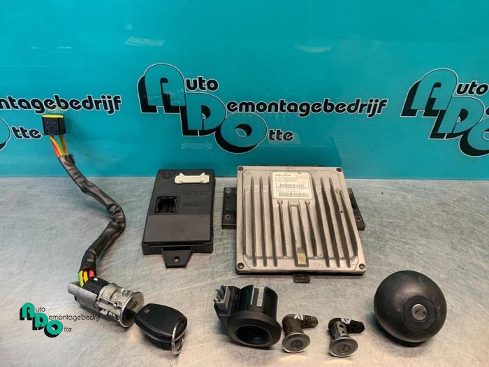 Used Ignition lock + computer Dacia Logan MCV I (KS) 1.5 dCi Price € 175,00 Margin scheme offered by Autodemontagebedrijf Otte