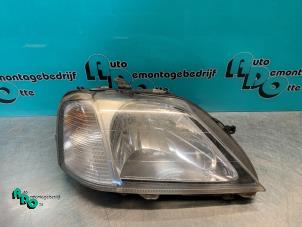 Used Headlight, right Dacia Logan MCV (KS) 1.5 dCi Price € 30,00 Margin scheme offered by Autodemontagebedrijf Otte