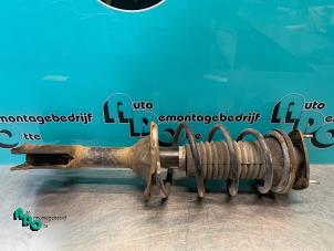 Used Front shock absorber rod, right Toyota Yaris Verso (P2) 1.3 16V Price € 30,00 Margin scheme offered by Autodemontagebedrijf Otte