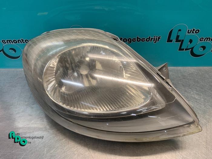 Headlight, right from a Renault Trafic New (FL) 1.9 dCi 100 16V 2003
