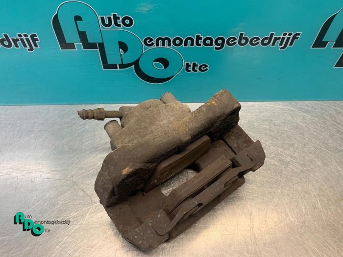 Gebrauchte Bremszange links vorne Volkswagen Transporter T5 2.5 TDi PF Preis € 30,00 Margenregelung angeboten von Autodemontagebedrijf Otte