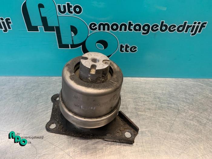 Used Engine mount Volkswagen Transporter T5 2.5 TDi PF Price € 25,00 Margin scheme offered by Autodemontagebedrijf Otte