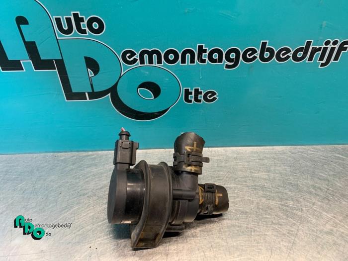 Begagnade Vattenpump Seat Leon (1P1) 1.8 TSI 16V Pris € 35,00 Marginaltabell erbjuds av Autodemontagebedrijf Otte