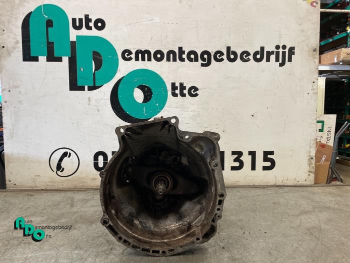 Usagé Boîte de vitesse BMW 3 serie (E30/2) 324 D Prix € 225,00 Règlement à la marge proposé par Autodemontagebedrijf Otte