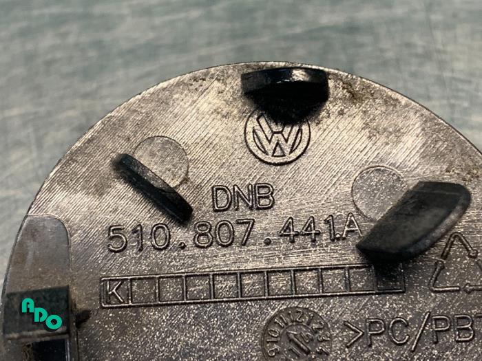 Cubierta de anillo de remolque detrás de un Volkswagen Golf VII (AUA) 1.2 TSI 16V 2014